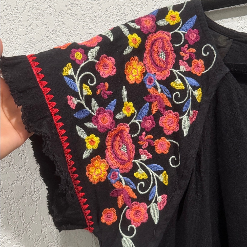 UMGEE Black Top with Floral Embroidered Sleeves - Picture 2 of 6
